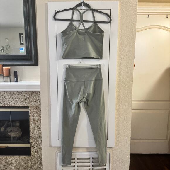 Beyond Yoga Spacedye Slim Racerback Cropped Tank and Legging Set SM Green - Picture 8 of 11